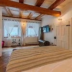 Heritage Loft 1735 *