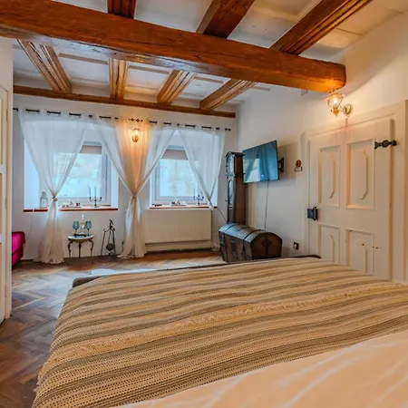 Heritage Loft 1735 *